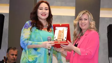 Şebnem Kısaparmak Bozüyüklü Sevenleri ile Bir Araya Geldi