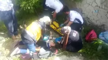 Otomobil Şarampole Yuvarlandı: 2 Ağır Yaralı