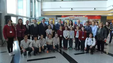 Vali Çelik, Öğrencilerin Resim Sergisini Gezdi