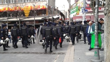 Başkentte Açlık Grevine Destek Veren Gruba Polis Müdahalesi