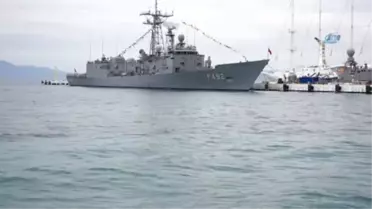 Denizkurdu Tatbikatı'na Katılan Askeri Gemiler Kuşadası'nda