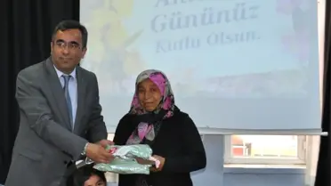 Gülendam Karlı Yılın Annesi Seçildi