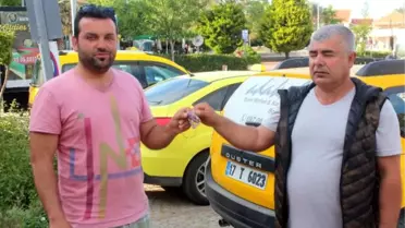 Taksi Şoförü Yerde Bulduğu 10 Bin TL'yi Sahibine Teslim Etti