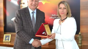 Yılın Hemşiresine Teşekkür Plaketi