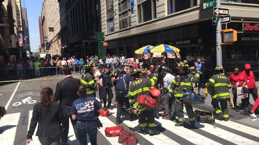 New York'ta Kaldırıma Çıkan Aracın Yayalara Çarpması