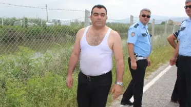 Kahraman Polis Suda Mahsur Kalan Yaşlı Adam İçin Hayatını Tehlikeye Attı