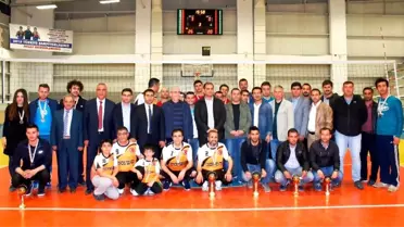 Erciş'te Kaymakamlık Kupası Sahiplerini Buldu