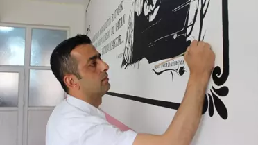 Okulun Duvarlarına Şehitlerin Portrelerini Yaptı
