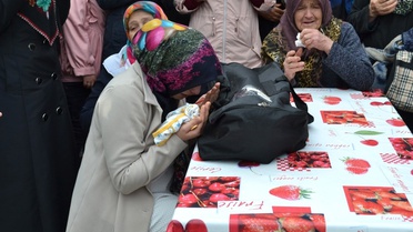 Acılı Anne Oğlunu Son Kez Koklayarak Son Yolculuğuna Uğurladı