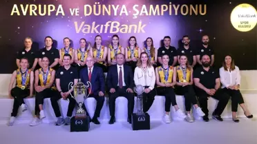 Avrupa ve Dünya Şampiyonu Vakıfbank, Basınla Buluştu