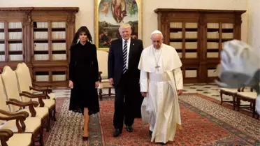 İlk Temas Gergin Geçti! Trump'a Yüz Vermeyen Papa'dan 'Manidar' Hediyeler