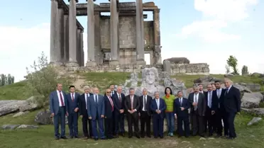 Valiler Aizonai Antik Kenti'ne Hayran Kaldı