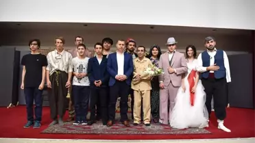 Çan Belediyesi Moris Tiyatro Sanat Topluluğu Oyunlarına Devam Ediyor