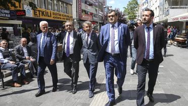 CHP'li Vekiller Kızılay'da Volta Attı