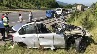 Arızalandığı İçin Emniyet Şeridinde Bekleyen TIR'a Otomobil Çarptı: 4 Ölü