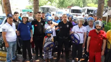 Zihinsel Engeli Çocuklar Polis Telsizinden Anons Yaptı