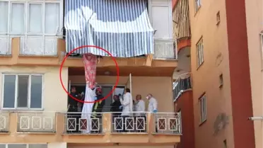 Balkon Demirine Bağladığı İple Kendini Astı