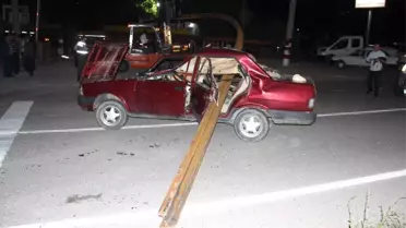 Tır'ın Dorsesindeki Tren Rayı Otomobili Kağıt Gibi Kesti