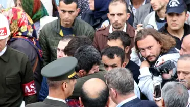 2 Şehit Kardeşi Birbirlerine Sarılarak Teselli Buldu