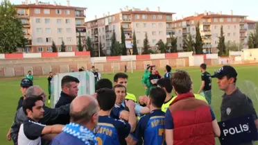 90+4'te Gol Olunca Saha İçi Bir Anda Karıştı