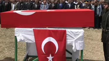 Şehit Uzman Çavuş Yavuz Bayram Son Yolculuğuna Köyünde Uğurlandı
