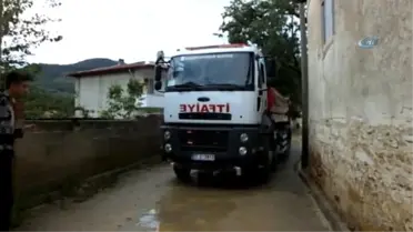 Burhaniye' de Mahalleyi Sel Bastı 50 Keçi Telef Oldu