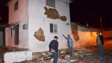 Depremde Evi Hasar Gören Vatandaşlar İçin Çadır Kuruldu