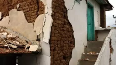 Deprem Bölgesinde Çadırda Yaşam Devam Ediyor