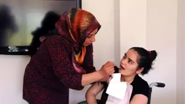 Elazığlı 19 Yaşındaki Yürüme ve Konuşma Engelli Melisa, Yardım Bekliyor