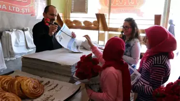 Yozgat'ta Öğrenciler Okul Gazetelerini Esnafa Dağıttı
