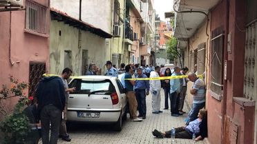 Cinnet Geçiren Baba Karısını ve 5 Yaşındaki Kızını Öldürdü