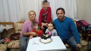 İzmir'de Vahşet! Eşini ve Kızını Öldürüp İntihar Etti (2) - Yeniden