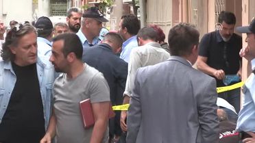 Karısı ve Kızını Bıçaklayarak Öldüren Kişi Intihar Etti