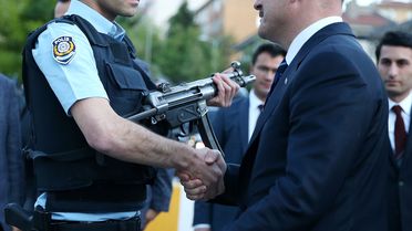 Bakan Soylu'dan Polislere Cep Telefonu Uyarısı: Kullanmayın