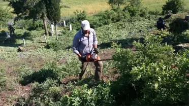 Köprübaşı'nda Mezarlıklar Temizleniyor