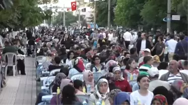 Kale Grubu Onursal Başkanı Hacı İbrahim Bodur Anısına Verilen İftar Yemeğine 13 Bin Kişi Katıldı