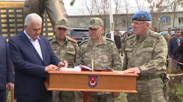 Şehit Tümgeneral Aydoğan Aydın'ın Şırnak'ta Başbakan Binali Yıldırım'ı Karşılamasının Arşiv...
