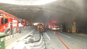 Istanbul'da Korkutan Yangın