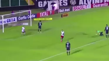 Kaleci, Yediği Golden Sonra Maçı Devre Arasında Taksiyle Terk Etti