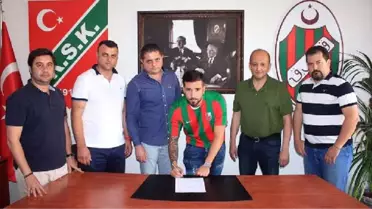 Karşıyaka'da Tayfun Pektürk İmzaladı
