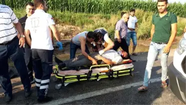 Otomobil ile Yolcu Minibüsü Çarpıştı: 1 Ölü, 8 Yaralı
