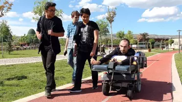 4 Yıldır Evden Çıkamayan Engelli Genç, Kendi Projesiyle Özgürlüğüne Kavuştu