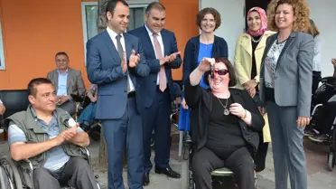 Engellilere Özel Minibüs Bağışlandı