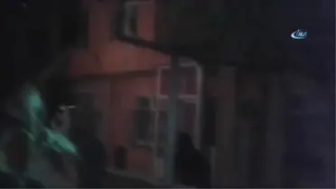 Sahur Vakti Çıkan Yangın Mahalleliyi Korkuttu