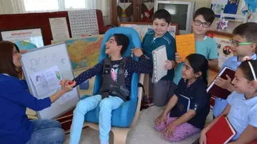Okulu Bir Yıl Boyunca Engelli Öğrencinin Ayağına Taşıdı