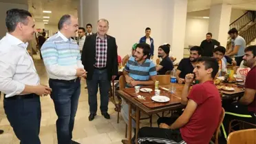 Başkan Gürlesin Öğrencilerle Sahur Yaptı