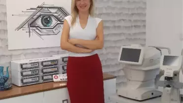 Göz Altı Işık Dolgusu ile Yaz Ayına Işıltılı Bakışlar