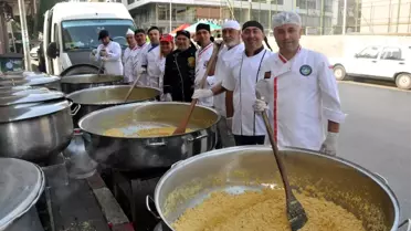 Nazillili Aşçılar Bir Ton Helva Yaparak Dağıttı