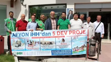 Afyonkarahisar'daki Yetim Çocukların Bayramlıkları İhh'dan