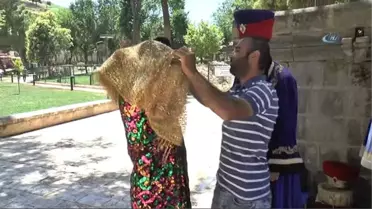 Mersinde Bir Kafede Tanışan İki Otostopçu Şanlıurfa'ya Ulaştı